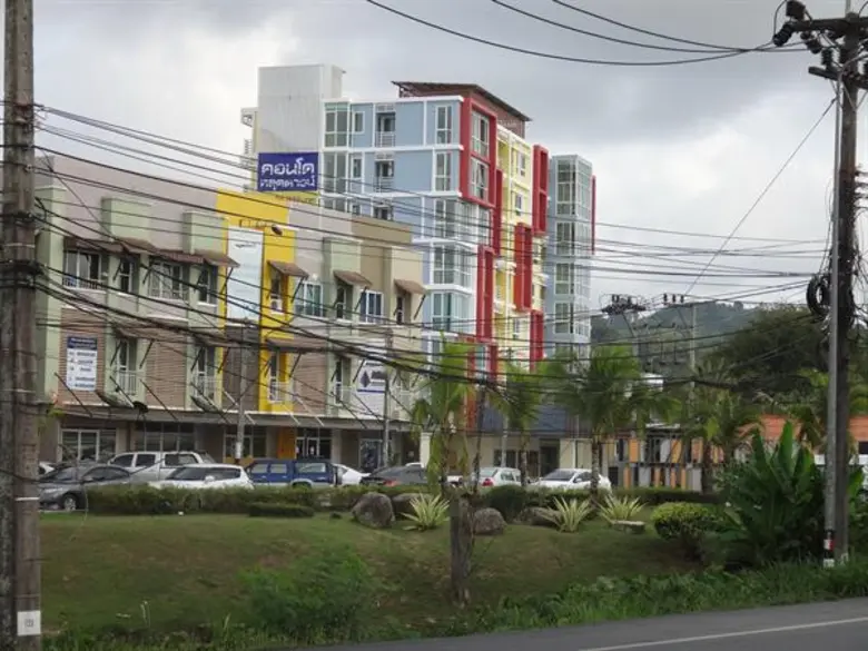 ในปี 2562, สถาปนิกชั้นนำของไทย ดร.พัฒน สุวรรณสัมฤทธิ์ ได้แสดงผลงาน “รับออกแบบคอนโดมิเนียม และรับออกแบบอพาร์ทเม้นท์ สำหรับชาวต่างชาติในไทย” ที่ รัสเซีย และคาซัคสถาน