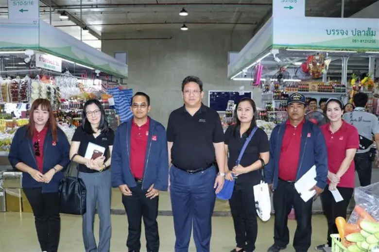 คุณวันชัย วราวิทย์ (คนกลาง) รองอธิบดีกรมก...