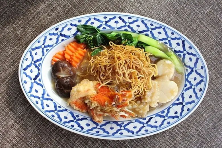 "ราดหน้าฮ่องกง" โรงแรมเมอร์เคียว กรุงเทพ ...