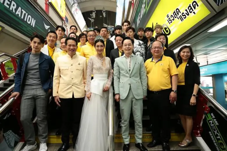 “แพนเค้ก – เขมนิจ” “อาเล็ก – ธีรเดช” “แบงค์ – อาทิตย์” แท็กทีม 7 หนุ่มบอยแบนด์เกาหลี วง “ทาร์เก็ต” อวดความปัง “The Longest Runway” แฟชั่นรันเวย์ยาวที่สุดในประเทศไทย