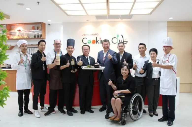 อายิโนะโมะโต๊ะ คุกกิ้งคลับ นำโดย มร.นะโอะ...