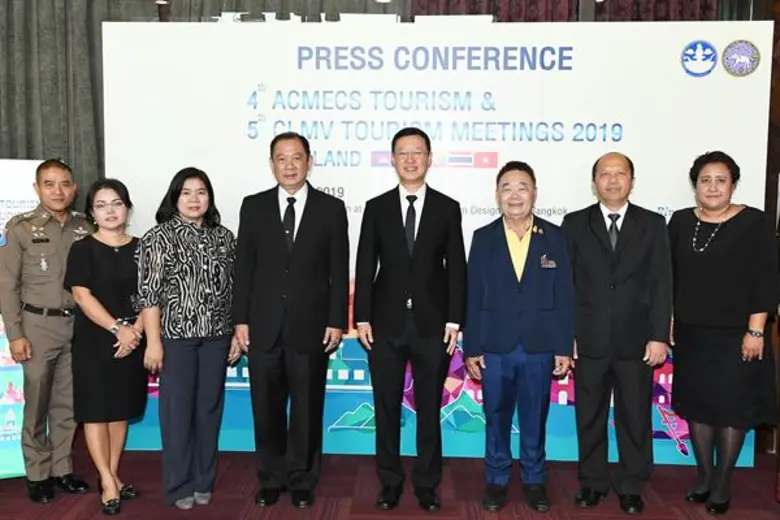 นายอนันต์ วงศ์เบญจรัตน์ (ที่ 4 จากซ้าย) ร...