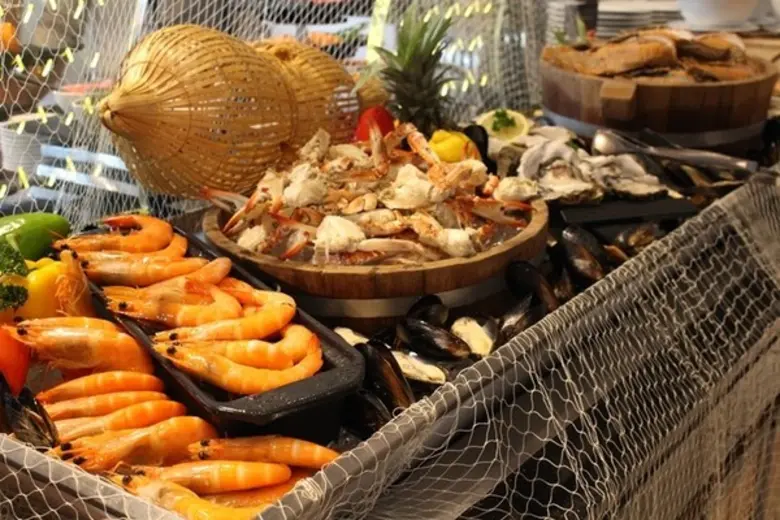 แซ่บสุดคุ้มครึ่งราคา บุฟเฟ่ต์อาหารทะเลมื้...