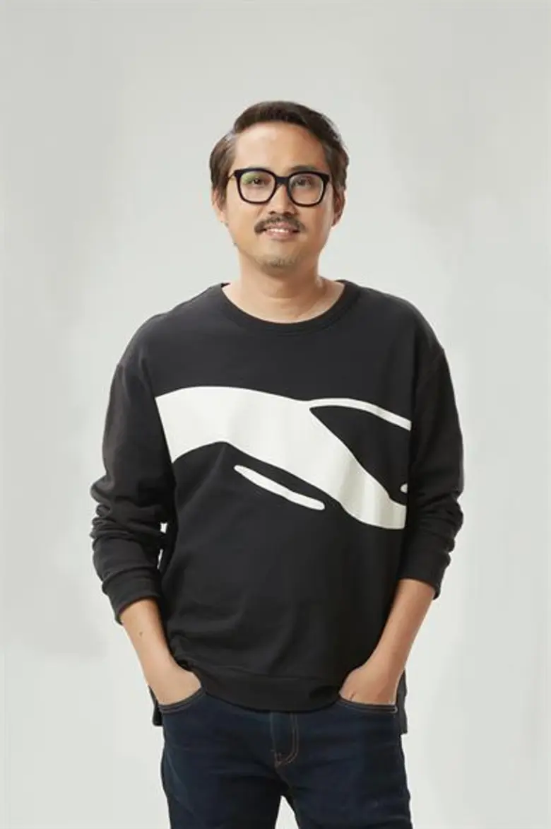 ว่าน ธนกฤต รับไม้ต่อจากอ๊อฟ ปองศักดิ์ เล่าเรื่องราวของคู่กัดผ่านเกม 'เป่ายิ้งฉุบ’ ใน 'ศัตรูตลอดกาล’ ซิงเกิ้ลที่สองจากอัลบั้ม'ยัน ยิง เยา’