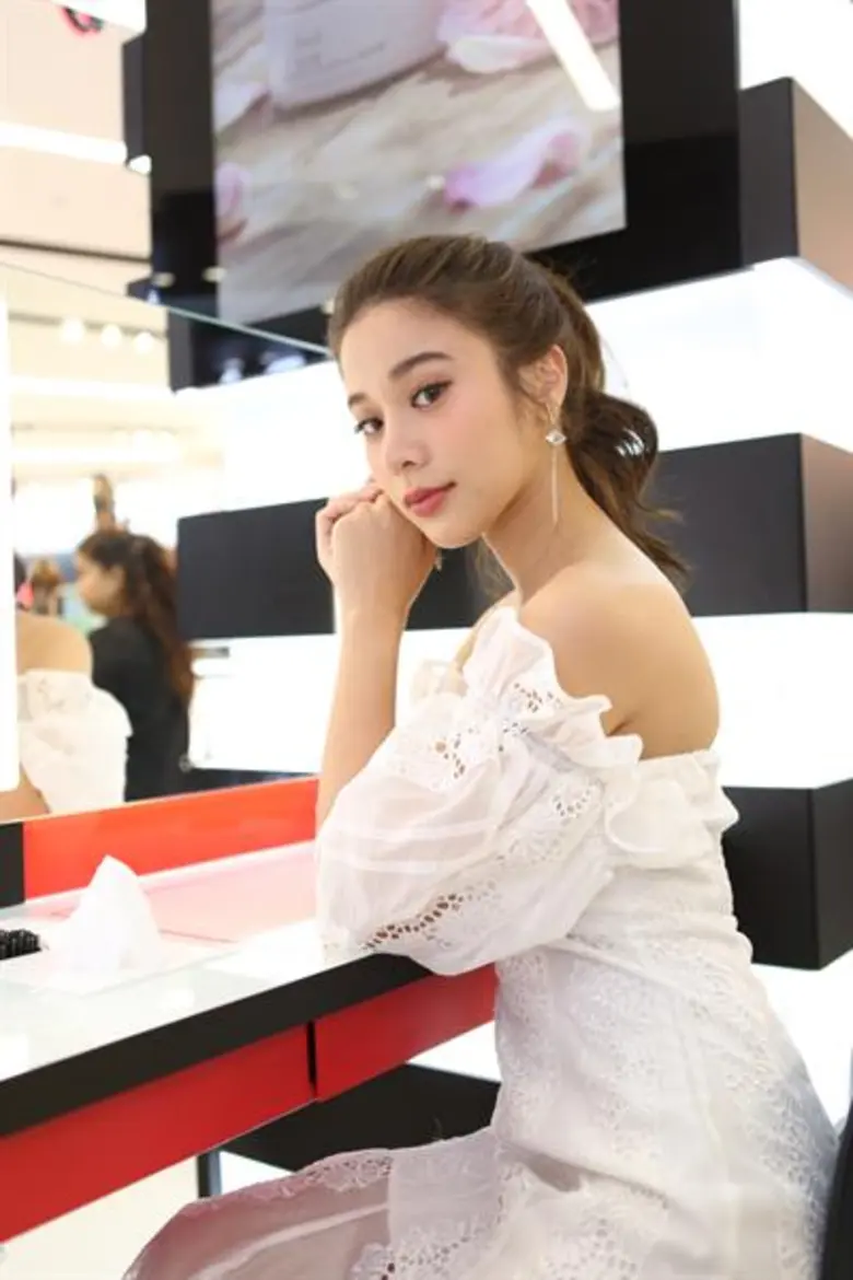 สาวหวาน "เก้า-สุภัสสรา ธนชาต" หนีความร้อน...