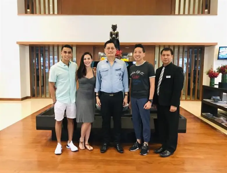 เศรษฐพงศ์ วรรธนะกุล (คนที่ 3 จากซ้าย) ผู้...