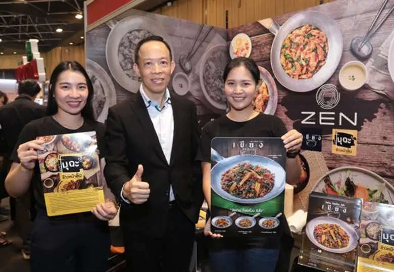 นายบุญยง ตันสกุล (กลาง) ประธานเจ้าหน้าที่...