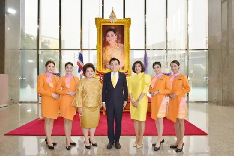 นายสุเมธ ดำรงชัยธรรม (กลาง) กรรมการผู้อำน...