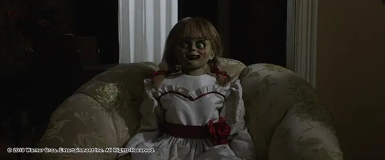 เธอเป็นตัวนำทางให้วิญญาณดวงอื่น! ชม 3 คลิปใหม่จาก "Annabelle Comes Home"