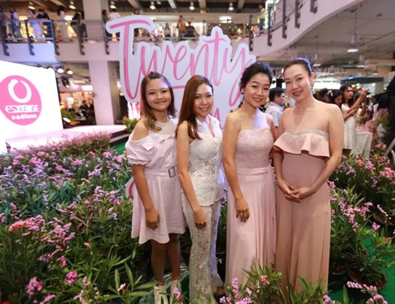 “เก้า-สุภัสสรา” เสน่ห์เหลือล้น สะกดใจแฟนหนุ่ม ด้วยกลิ่นหอมสุดละมุน จาก น้ำหอมเอสเซนส์ (Esxense)