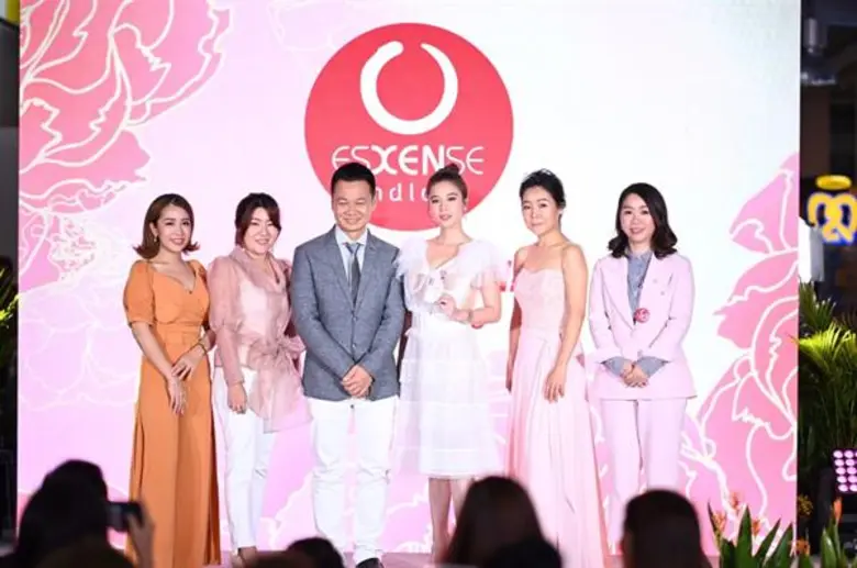 “เก้า-สุภัสสรา” เสน่ห์เหลือล้น สะกดใจแฟนหนุ่ม ด้วยกลิ่นหอมสุดละมุน จาก น้ำหอมเอสเซนส์ (Esxense)