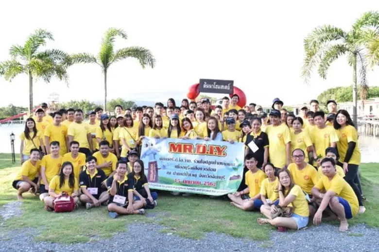 กลุ่มผู้บริหาร และ พนักงาน บริษัท มิสเตอร...