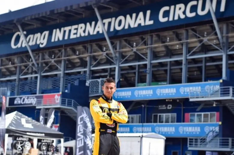 แซนดี้ เคราแก้ว สตูวิค นักแข่งไทย ขึ้นโพเ...