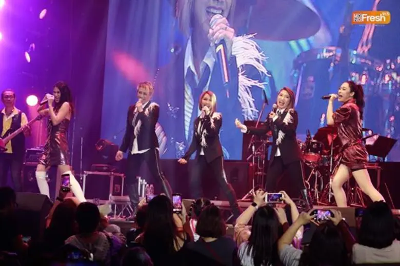 เกิร์ลกรุ๊ปในตำนาน 'สาวสาวสาว’ ขนเพลงฮิตมาให้ฟังเต็มอิ่ม  ออกสเต็ปแดนซ์กับรุ่นน้อง 'Triumphs Kingdom’ บนเวทีคอนเสิร์ต 'GSB & TIPlife Present Moment In Time’