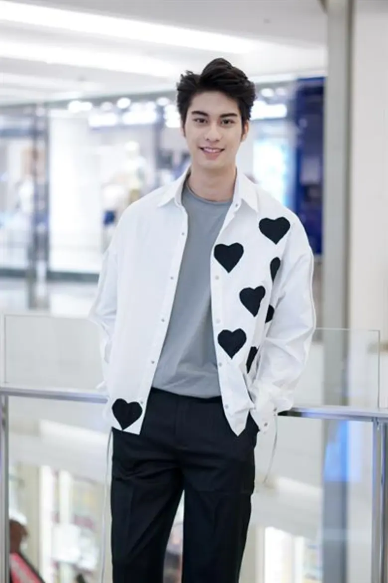 ข่าวซุบซิบ: หล่อปะทะหล่อกันไปเลย สำหรับ ฮั่น อิสริยะ ภัทรมานพ หรือ ฮั่น เดอะสตาร์ และ ออกัส