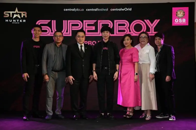 ยชญ กรณ์หิรัญ (คนกลาง) กรรมการผู้จัดการ บ...