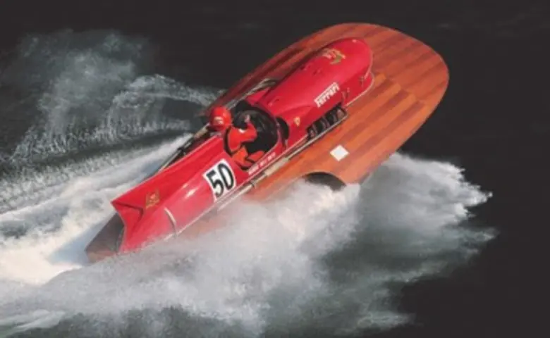 เรือลำเดียวในโลกที่ใช้เครื่องยนต์ Ferrari...