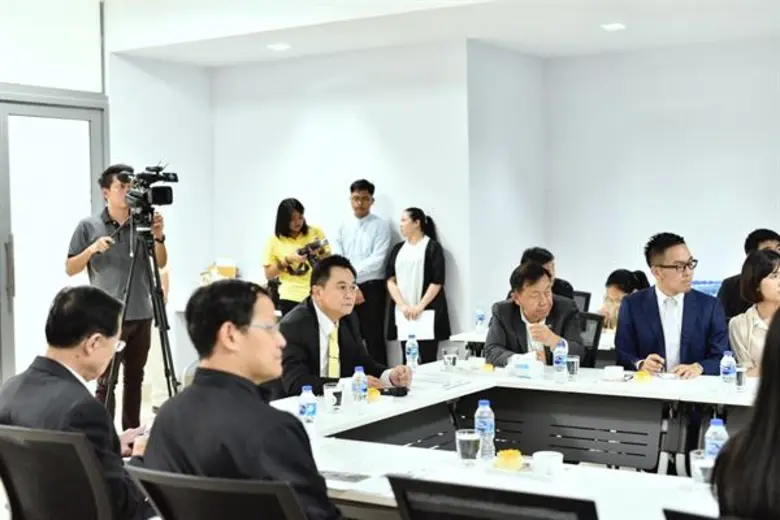 อธิบดีกรมส่งเสริมอุตสาหกรรมนำคณะสื่อมวลชน...