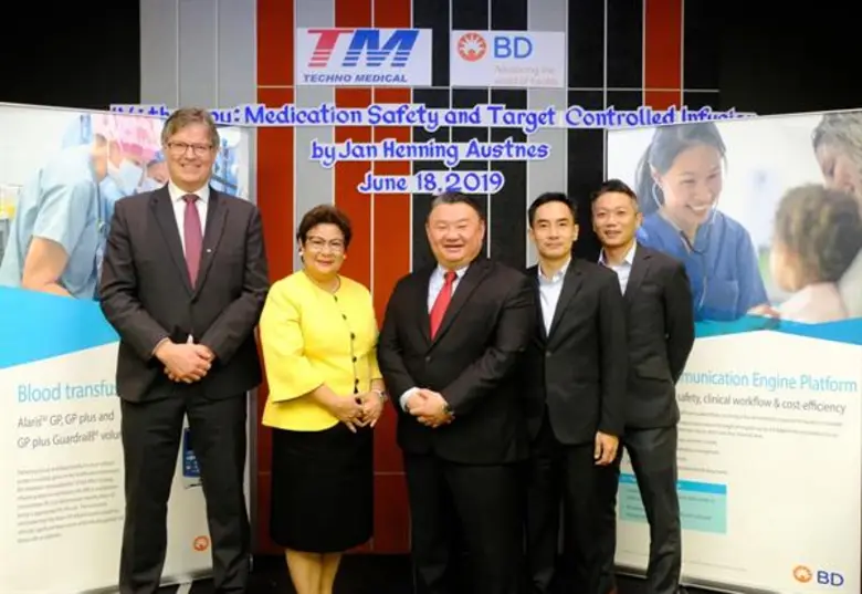 นางสุนทรี จรรโลงบุตร (ที่ 2 จากซ้าย) ประธ...