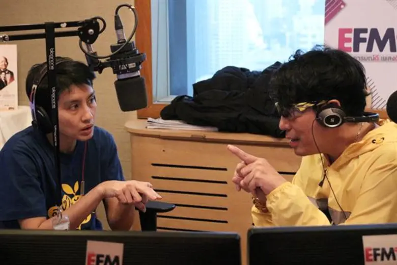 ภาพข่าว: “เบิร์ด ธงไชย” โผล่เซอร์ไพร้ส์ “ดีเจ.อ้อม สุนิสา” กลางรายการ