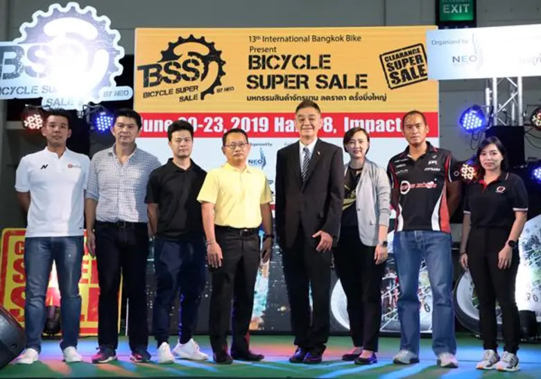 นายศักดิ์ชัย ภัทรปรีชากุล (ที่ 5 จากซ้าย)...