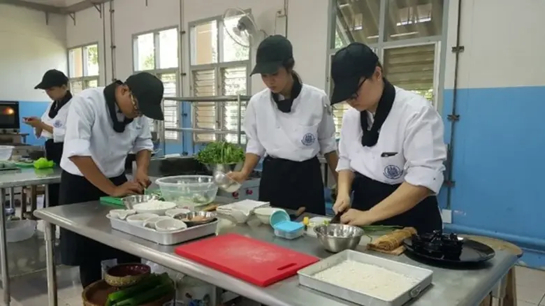 กรมพัฒนาฝีมือแรงงาน เทรนแรงงานไทยเป็นพ่อค...