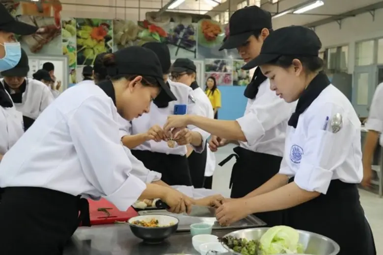 ก.แรงงาน ผลิตกุ๊ก ป้อนภัตาคารล้านนา เสริมเศรษฐกิจท่องเที่ยวไทย