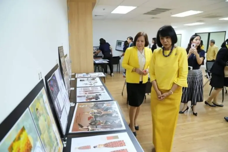 กรมหม่อนไหมร่วมกับศูนย์การค้า ดิโอลด์ สยา...