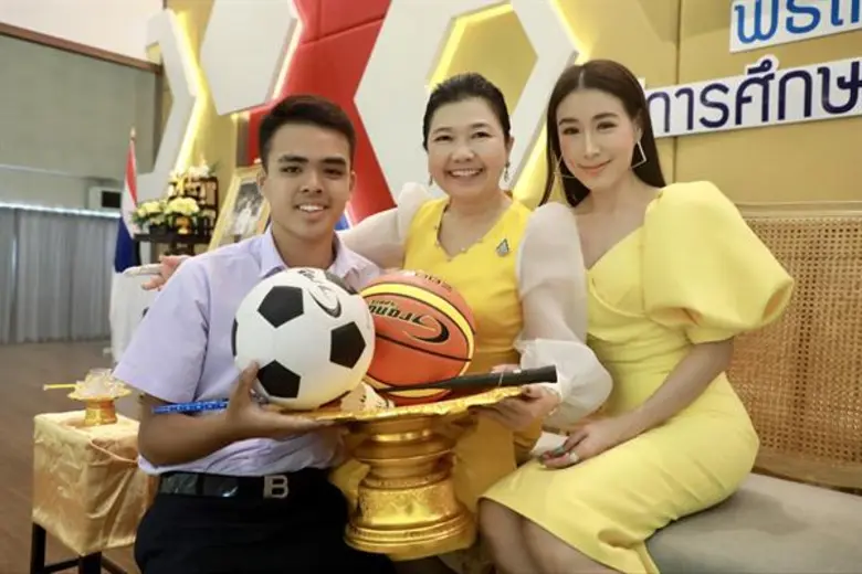 โรงเรียนสาธิตกรุงเทพธนบุรี จัดกิจกรรมวันไ...