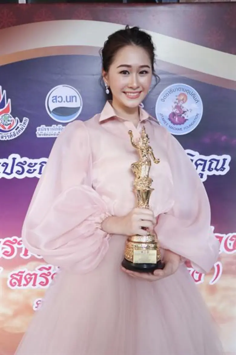 ขอแสดงความยินดี กับนักแสดงสาวสวยสุดฮอต "น...