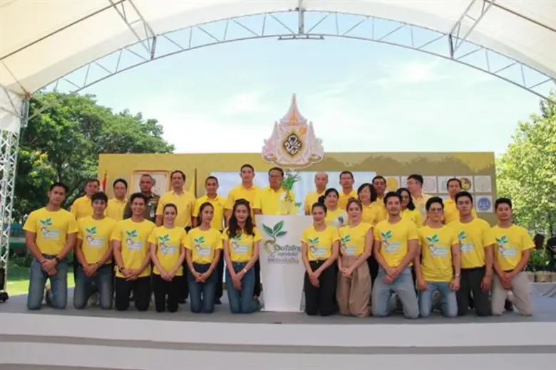 โดนัท-มุกดา-บิ๊ก-บอย-เกณฑ์ ร่วมกิจกรรม “รวมใจไทย ปลูกต้นไม้ เพื่อแผ่นดิน”