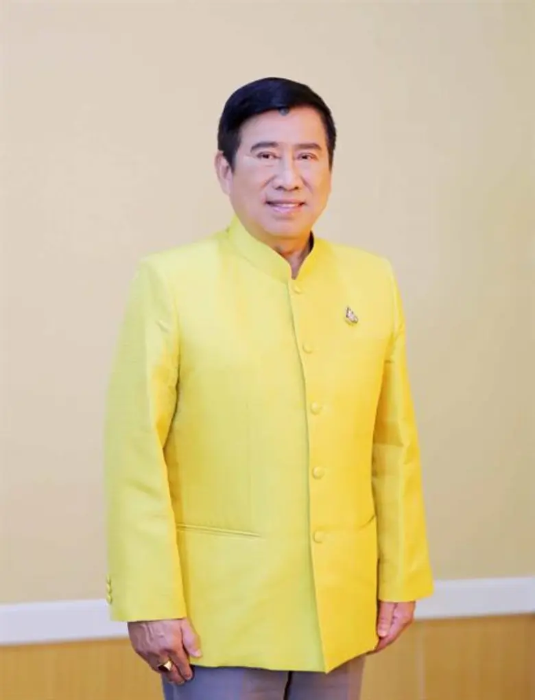 ดร.ชาติชาย พยุหนาวีชัย ผู้อำนวยการธนาคารอ...