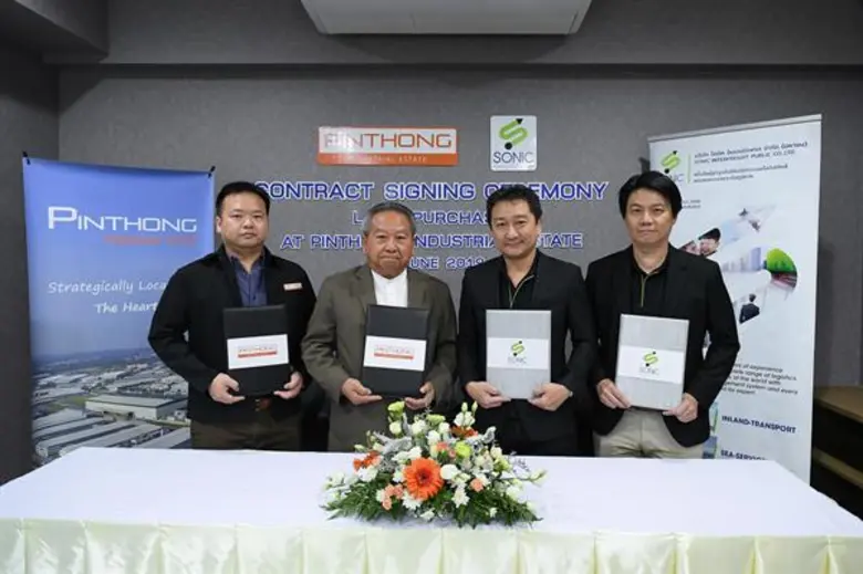 ดร.สันติสุข โฆษิอาภานันท์ (กลางขวา) ประธา...