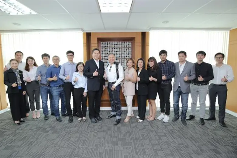 นายศุภชัย วีรบวรพงศ์ (ที่ 7 จากซ้าย) กรรม...