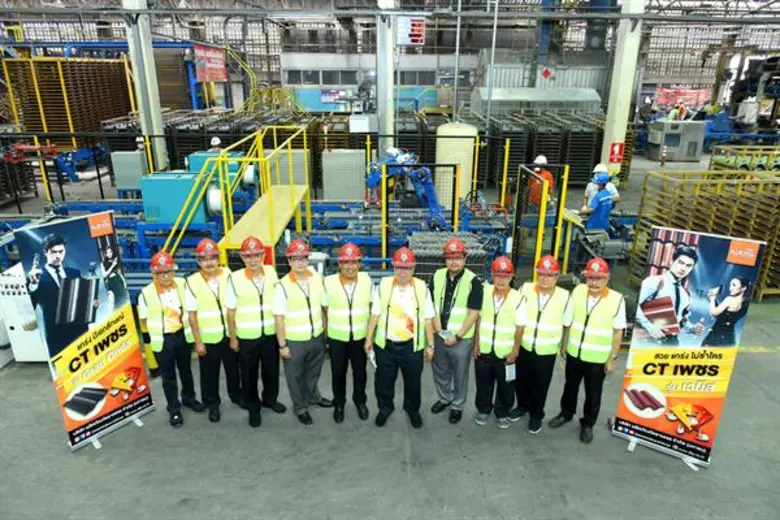 นายประกิต ประทีปะเสน (ที่ 6 จากซ้าย) ประธ...