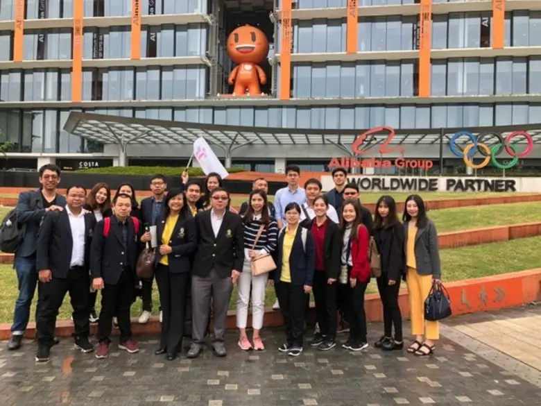 ศาสตราจารย์ ดร.นงนุช เหมืองสิน ผู้อำนวยกา...