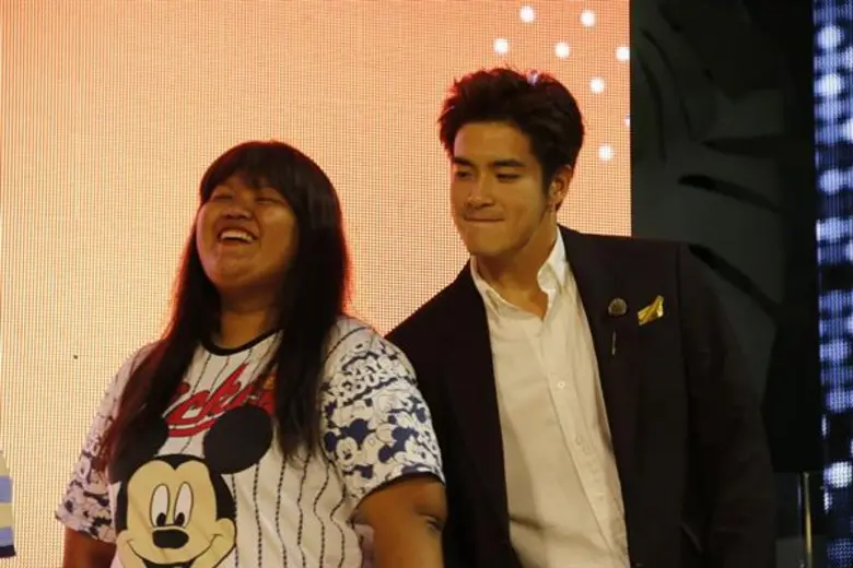 แฟนคลับฮากระจาย !! “อาเล็ก ธีรเดช” จูงมือ “แพทริเซีย กู๊ด” ร่วมกิจกรรม “รีวิวบันเทิง สุขสันต์วันพักหนี้ กับหนี้รักในกรงไฟ”