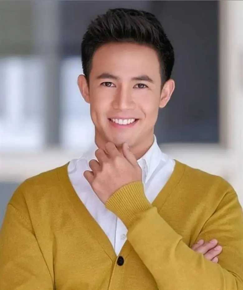 ฮอตไม่หยุด กับนักแสดงหนุ่มหล่อ "แชมป์ ชนา...