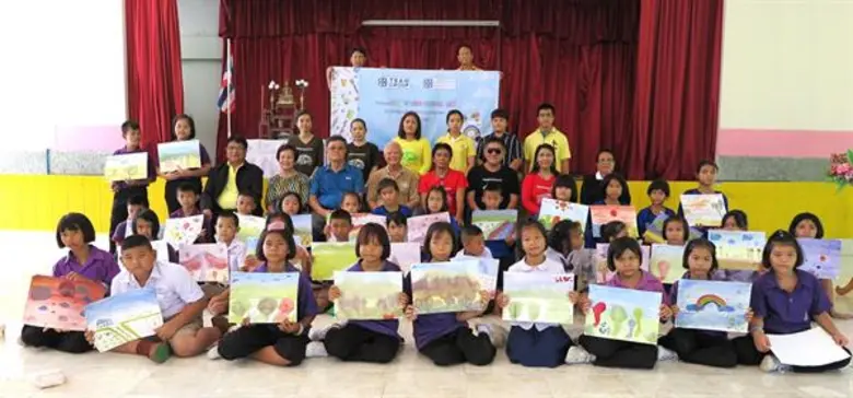 นายจิติศักดิ์ อิ่มเจริญ (แถวนั่งซ้าย) ผู้...