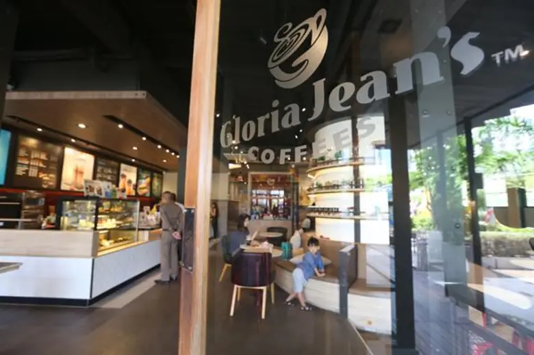 “กลอเรีย จีนส์ คอฟฟี่ ประเทศไทย” จับพู่กันกับ ม.ล.จิราธร ร่วมสร้างคาแรคเตอร์ใหม่ หวังให้คนไทยได้สัมผัสรสชาติกาแฟคุณภาพ มาตรฐานระดับโลก