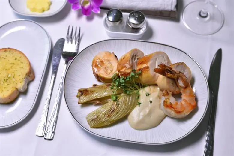 การบินไทยเสิร์ฟเมนูอาหารฝรั่งเศสสุดคลาสสิค โดยเชฟมิชลินสตาร์ใน 5 เส้นทางสู่ยุโรป