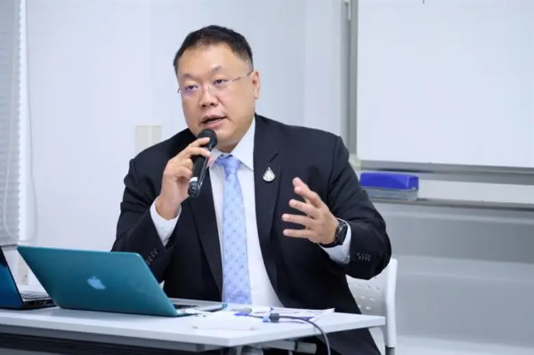 ผศ.(พิเศษ) นพ.พลวรรธน์ วิทูรกลชิต รองเลขา...