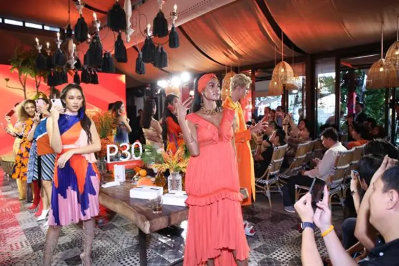 ถ่ายทอดตัวตน ค้นพบสีส้มในแบบของตัวเองผ่าน Amber Sunrise