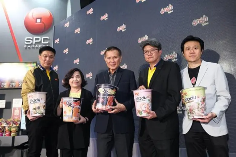 นายบุญชัย โชควัฒนา (กลาง) ประธานกรรมการ บ...