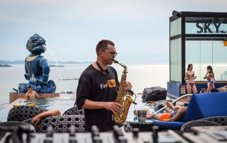 พบกับดีเจและนักแซกโซโฟน Koyya ที่โรงแรมสยาม แอ็ท สยาม ดีไซน์ โฮเต็ล พัทยา