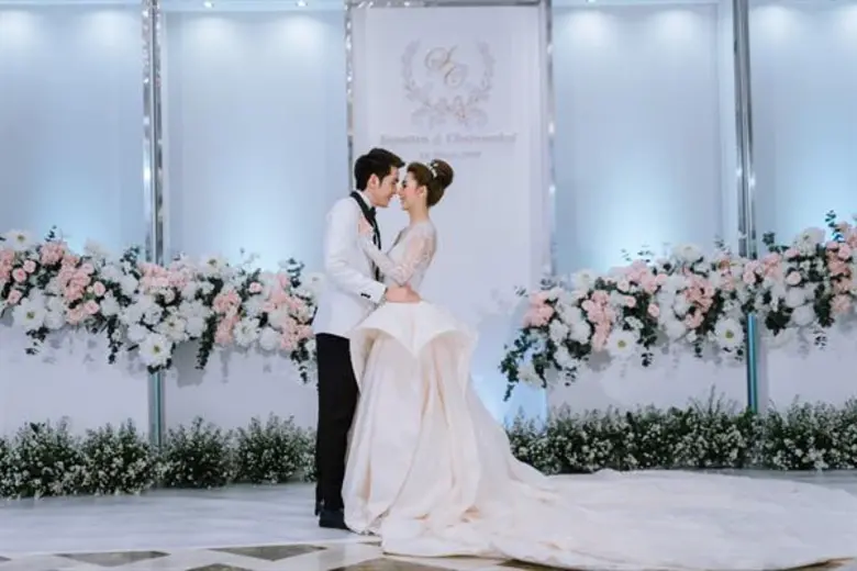 โรงแรมวินเซอร์ สวีทส์ สุขุมวิท 20 ขอเชิญท...