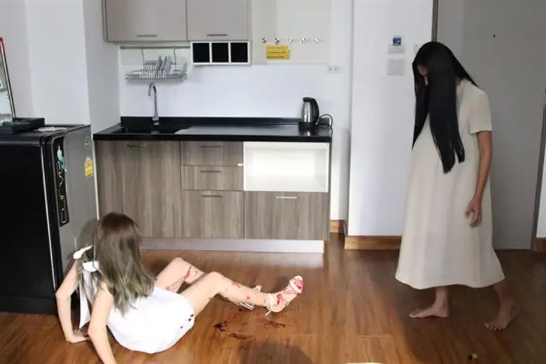 “ดิว” ดีดน้ำมันพรายใส่ “กิจ” ของเข้าตัว แท้งลูก หวิดดับ!!!