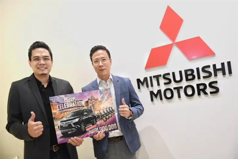 คุณบรรณสิทธิ์ รักวงษ์ ผู้อำนวยการสถานีโทร...