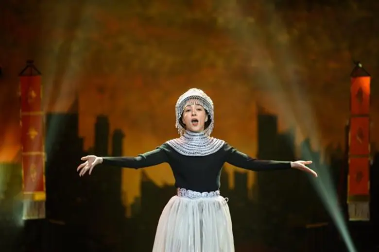 เวทีสะเทือน!!! “ซาร่า” จับมือ “ลานนา” โชว์ลีลาสาวเหนือ ลงทุนโหนสลิง “แพท” ออกสเต็ปเต้นสุดโจ๊ะ ปลื้ม “กบ แท็กซี่” มาเซอร์ไพร์ส