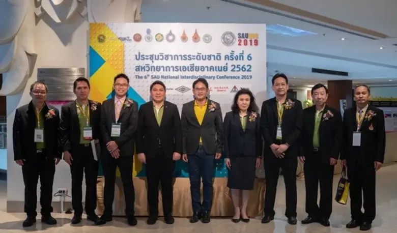 ดร.ฉัททวุฒิ พีชผล อธิการบดีมหาวิทยาลัยเอเ...